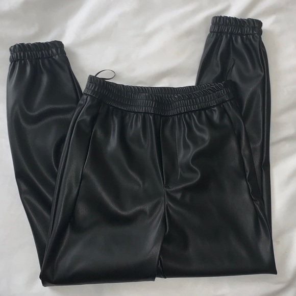 BNWT BLACK VEGAN LEATHER JOGGER PANTS ARITIZIA REVOLVE SIZE S 26W - Picture 3 of 5